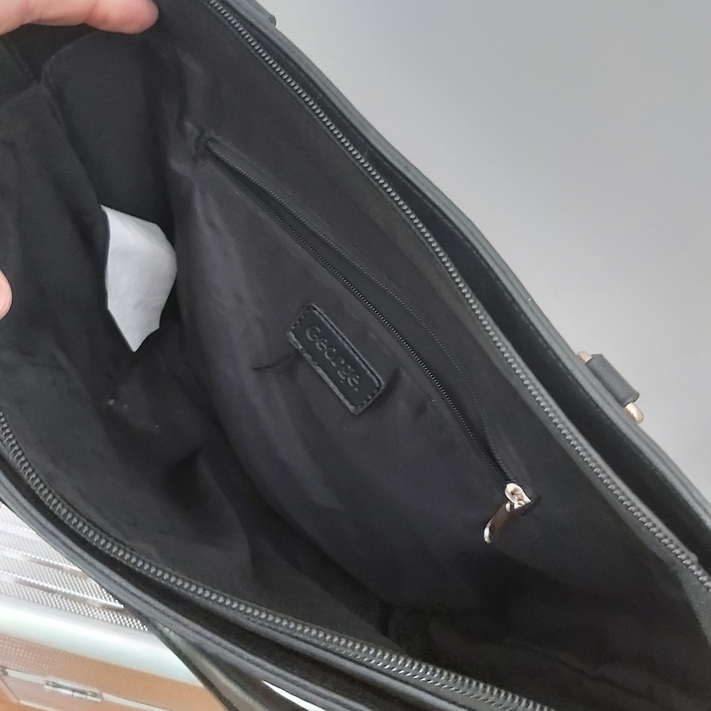Purse - Picture 2 of 3